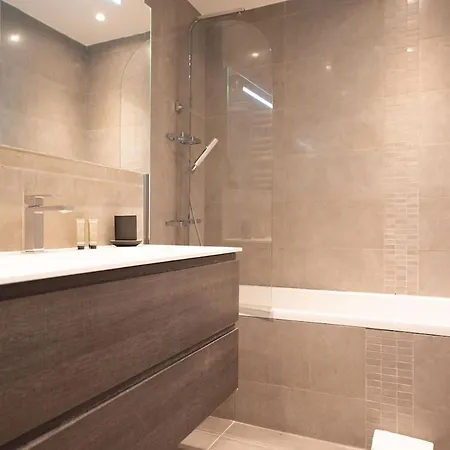 Enjoy Parisian Life Few Steps From Trocadero Appartement Parijs